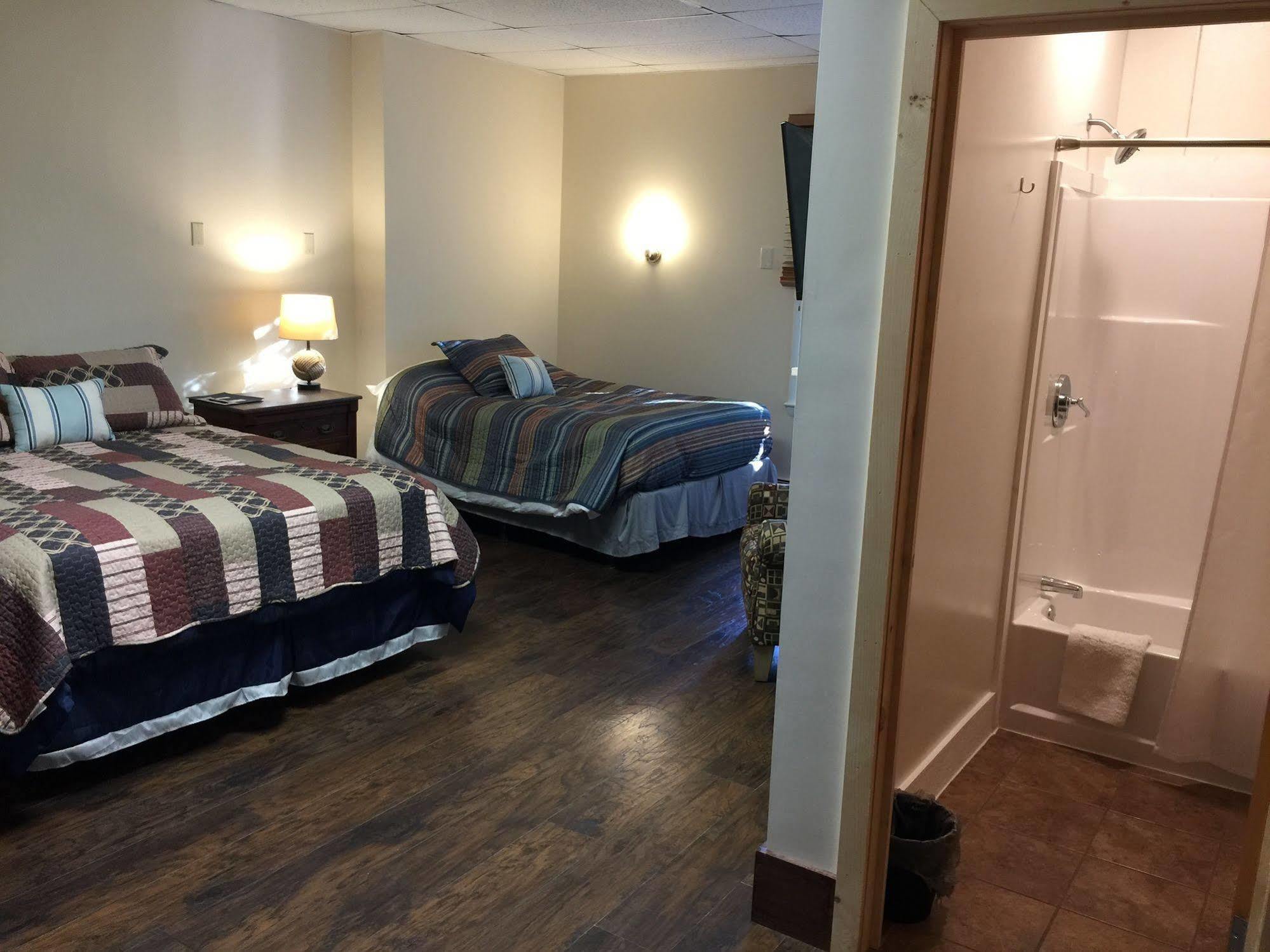 The Sanctuary Inn And Art Gallery Ellsworth Extérieur photo