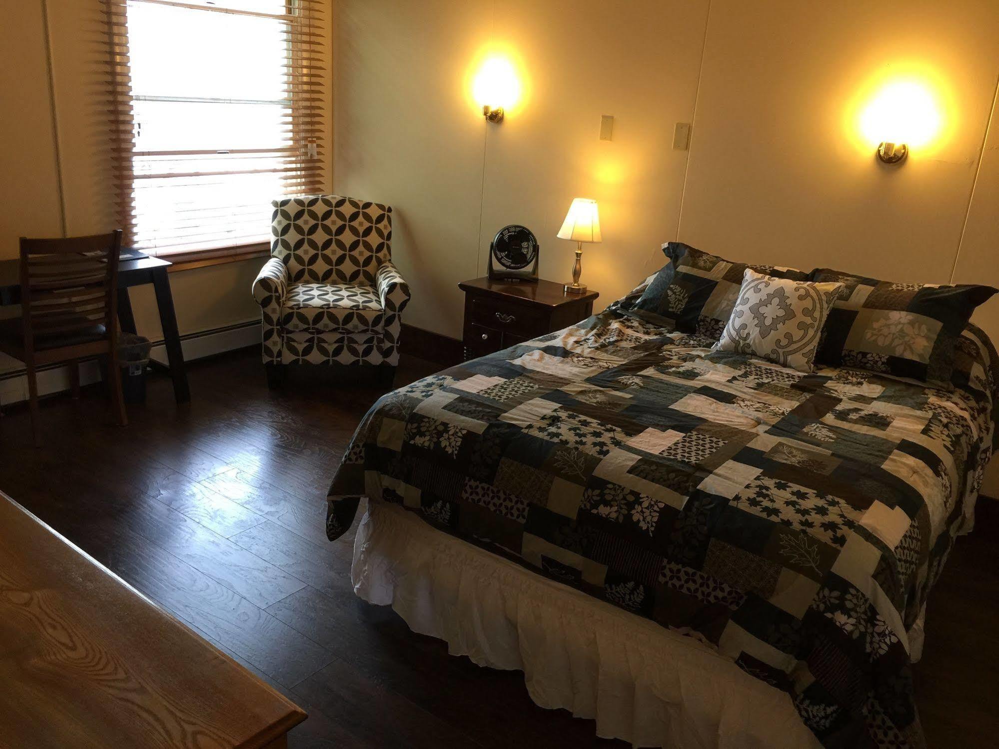The Sanctuary Inn And Art Gallery Ellsworth Extérieur photo