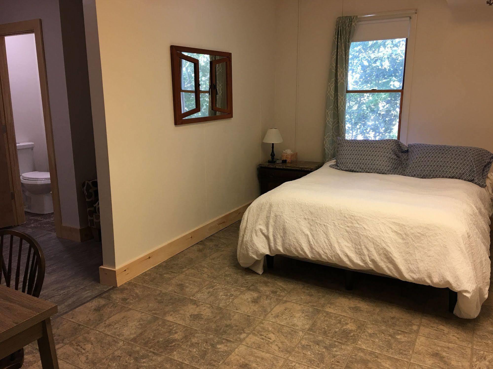 The Sanctuary Inn And Art Gallery Ellsworth Extérieur photo