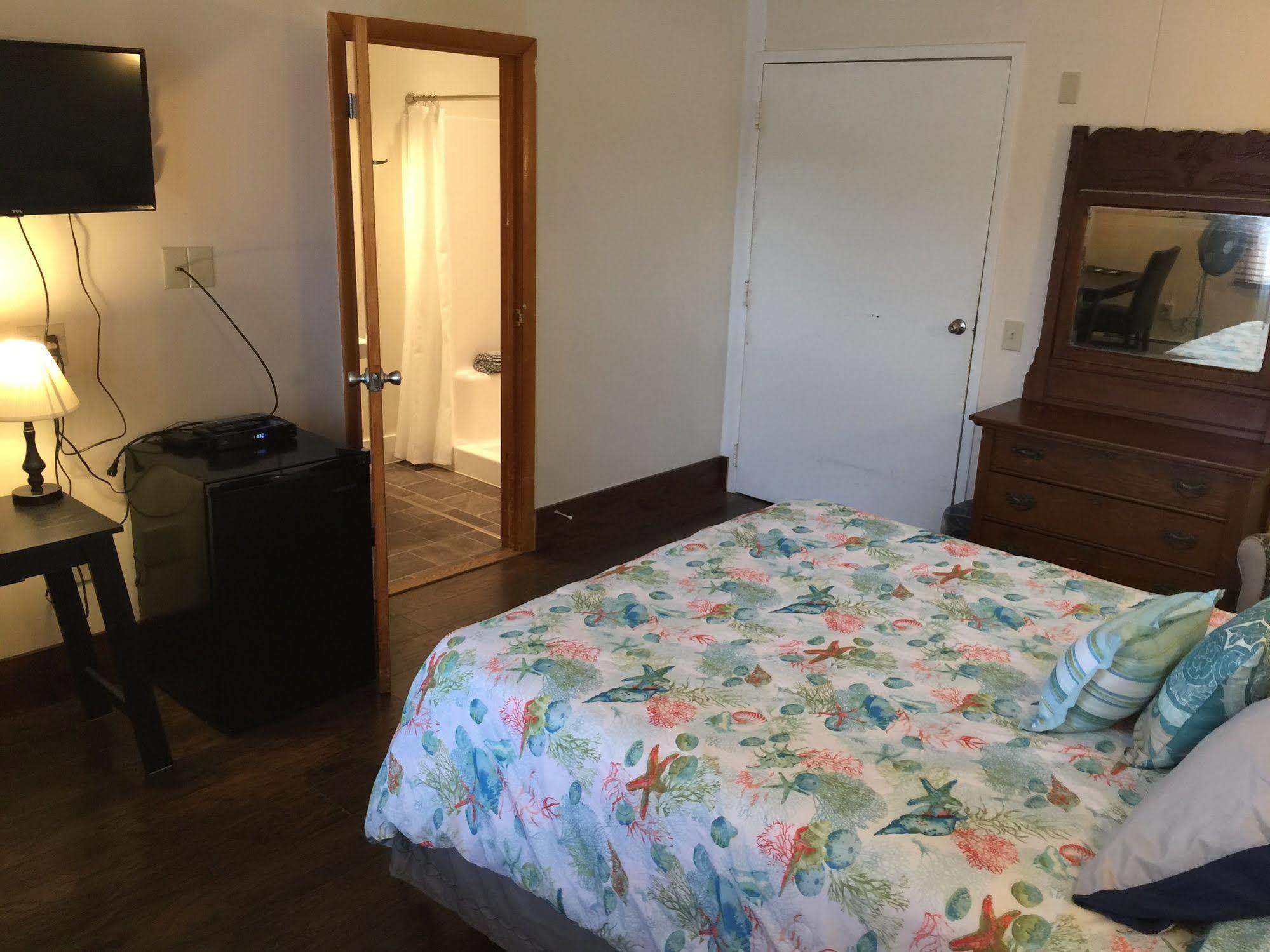 The Sanctuary Inn And Art Gallery Ellsworth Extérieur photo
