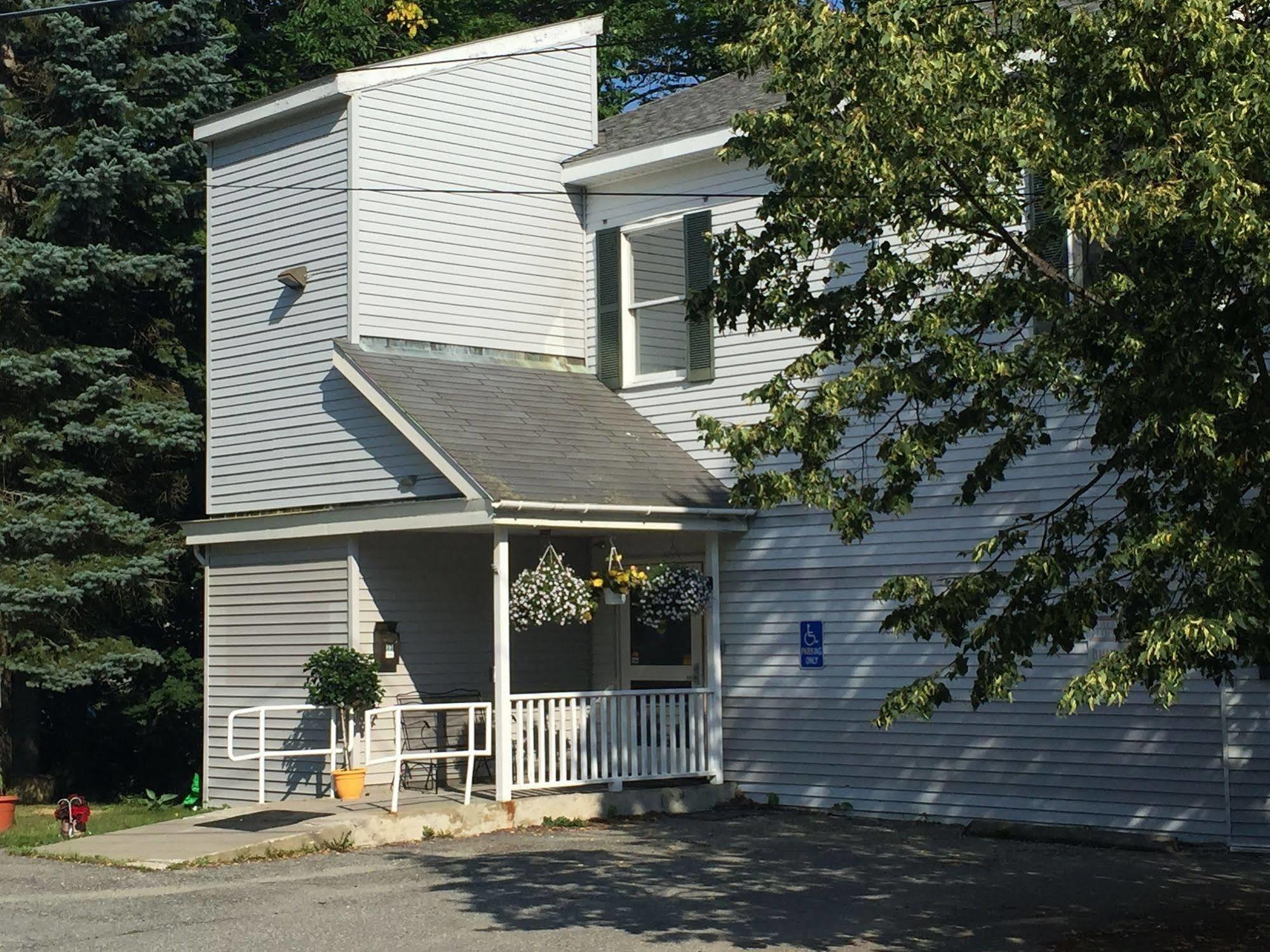 The Sanctuary Inn And Art Gallery Ellsworth Extérieur photo