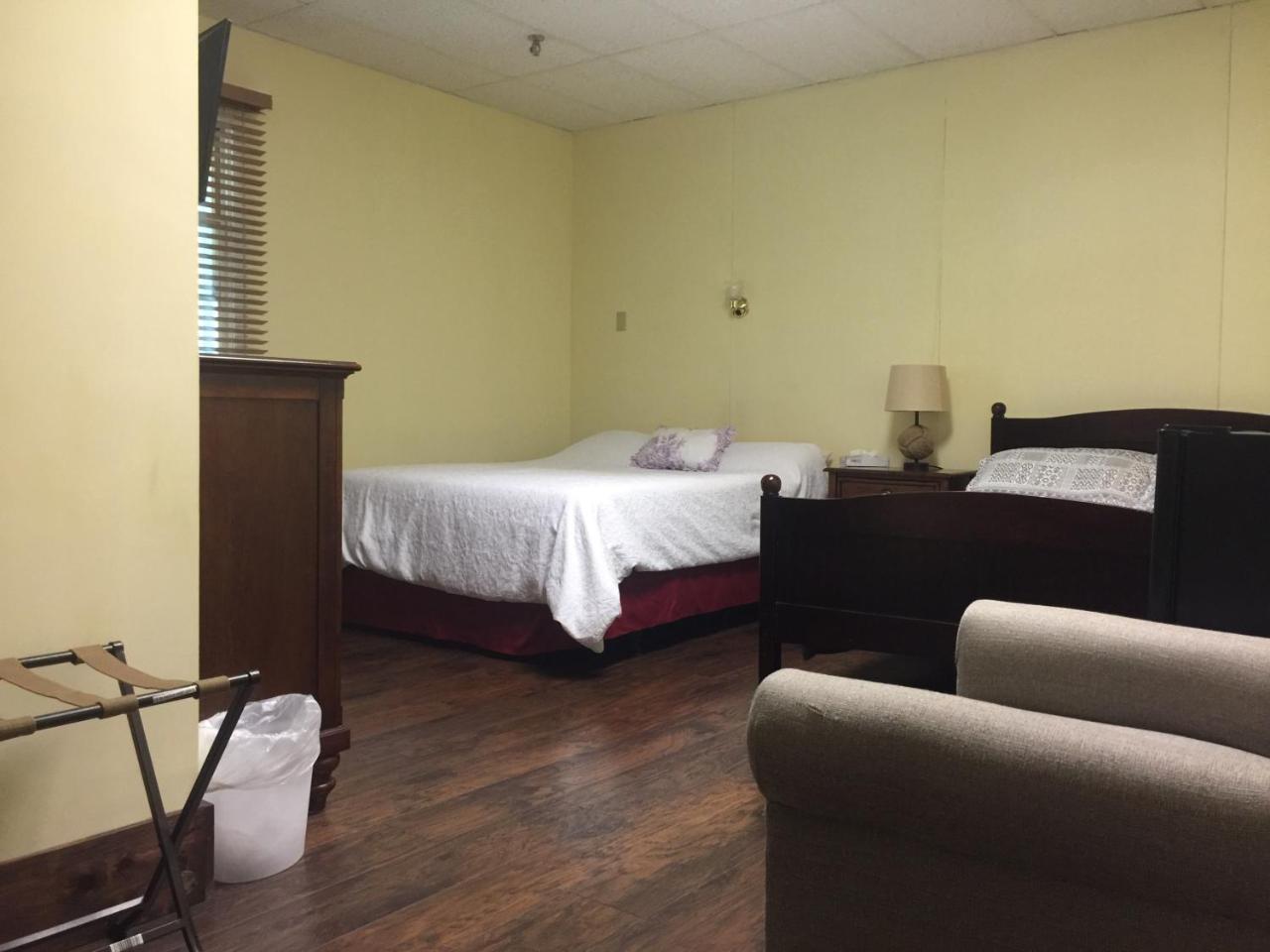 The Sanctuary Inn And Art Gallery Ellsworth Extérieur photo
